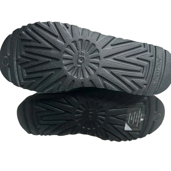 NWT UGG Women's Classic II Genuine Shearling Lined Boot in Black.  Sz: 10 - Picture 7 of 10